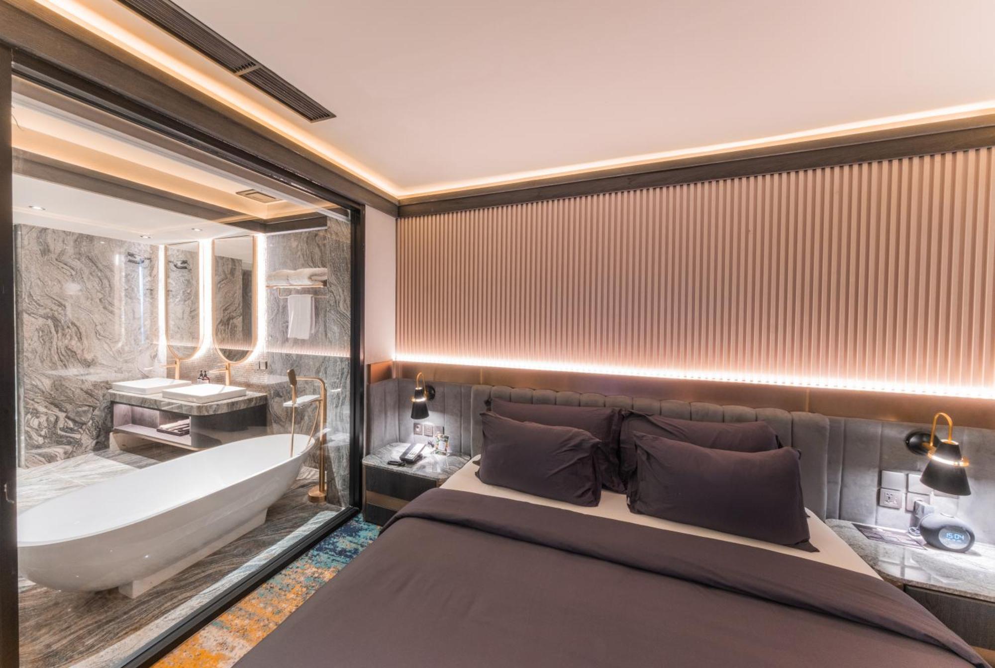 The All - Suite Pentacity Hotel Balikpapan Exterior photo