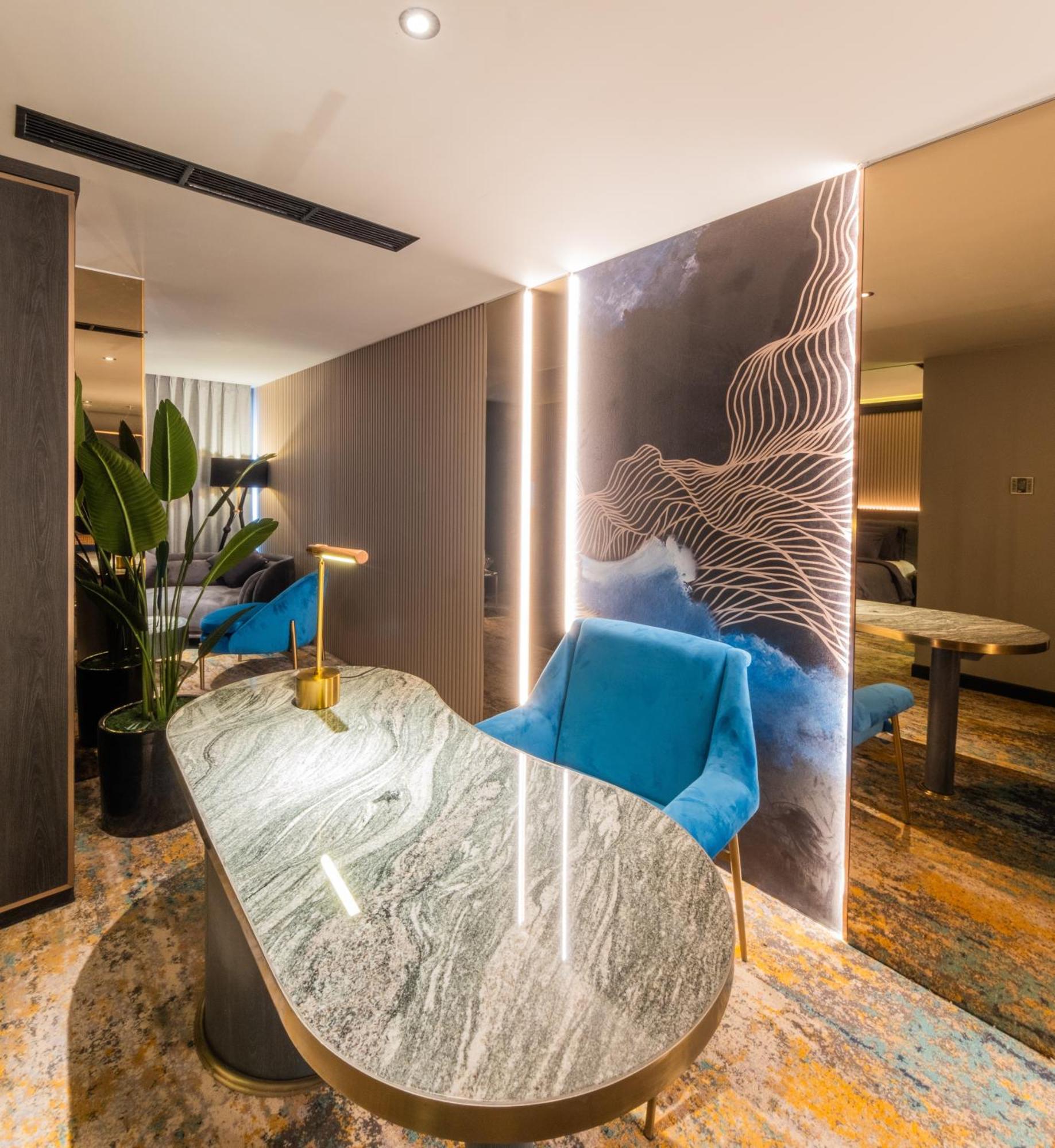 The All - Suite Pentacity Hotel Balikpapan Exterior photo