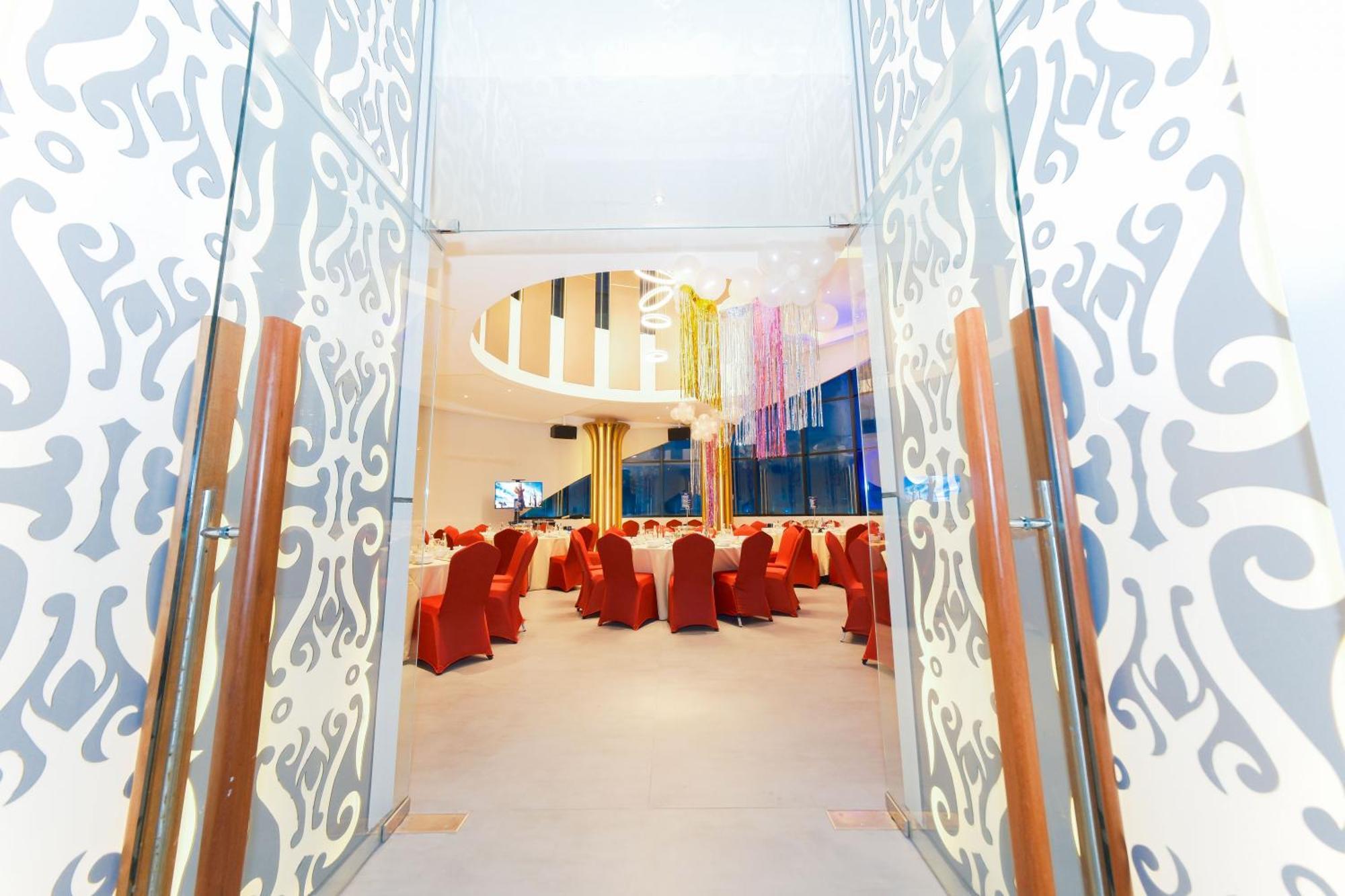 The All - Suite Pentacity Hotel Balikpapan Exterior photo