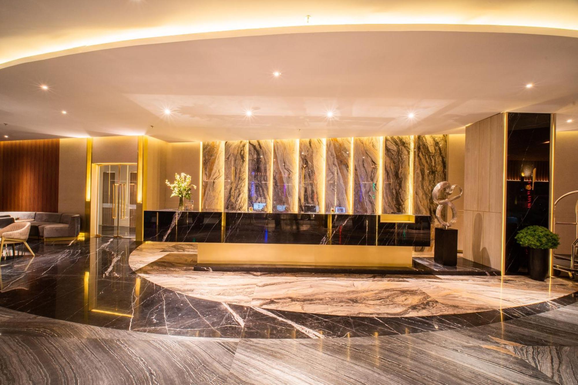 The All - Suite Pentacity Hotel Balikpapan Exterior photo