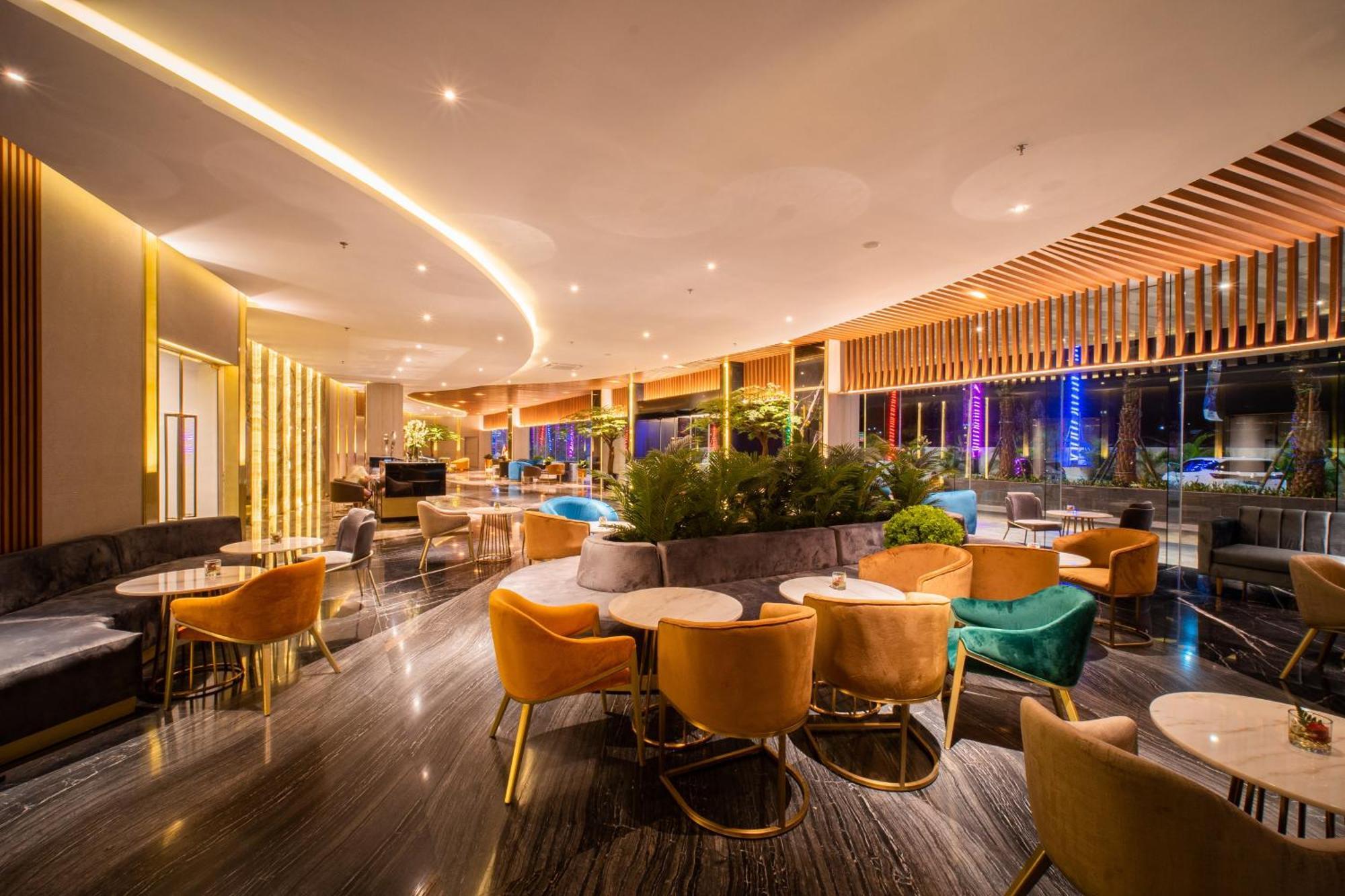 The All - Suite Pentacity Hotel Balikpapan Exterior photo