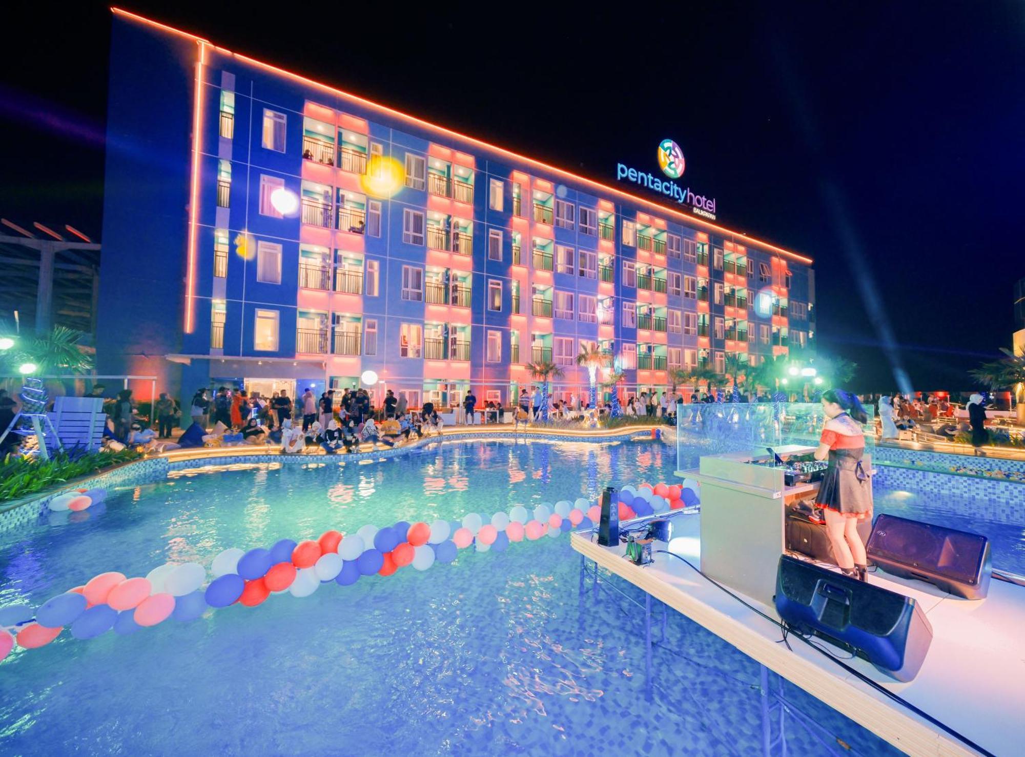 The All - Suite Pentacity Hotel Balikpapan Exterior photo
